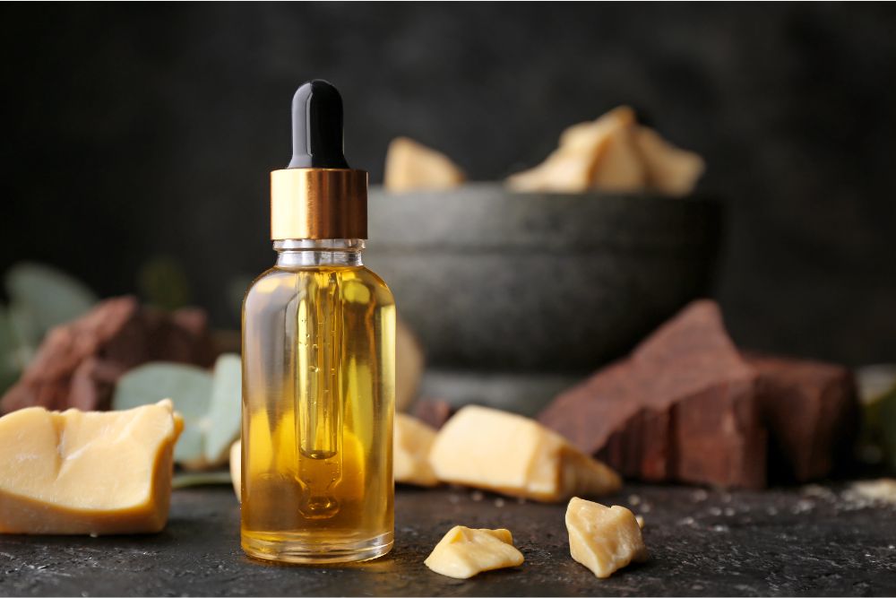 Flaconcini di vetro con oli essenziali per preparare una miscela aromatica