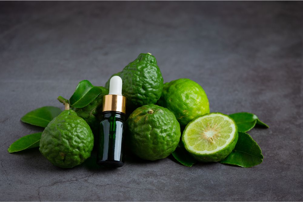 Olio essenziale di bergamotto con bergamotti freschi