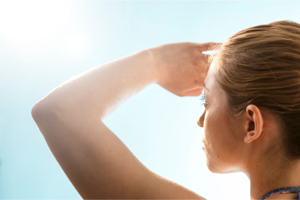 Pelle esposta ai raggi del sole in estate