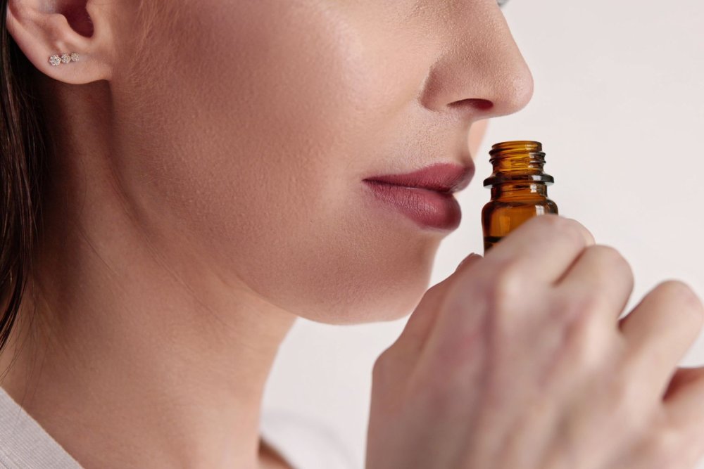 Aromaterapia con olio essenziale per un momento di riposo