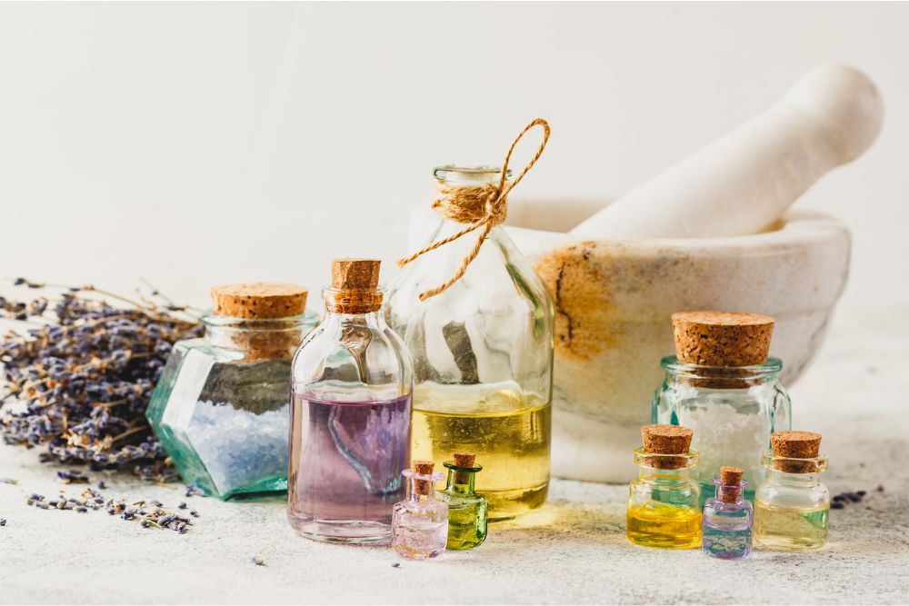 Oli essenziali con olio vettore pronti per il massaggio
